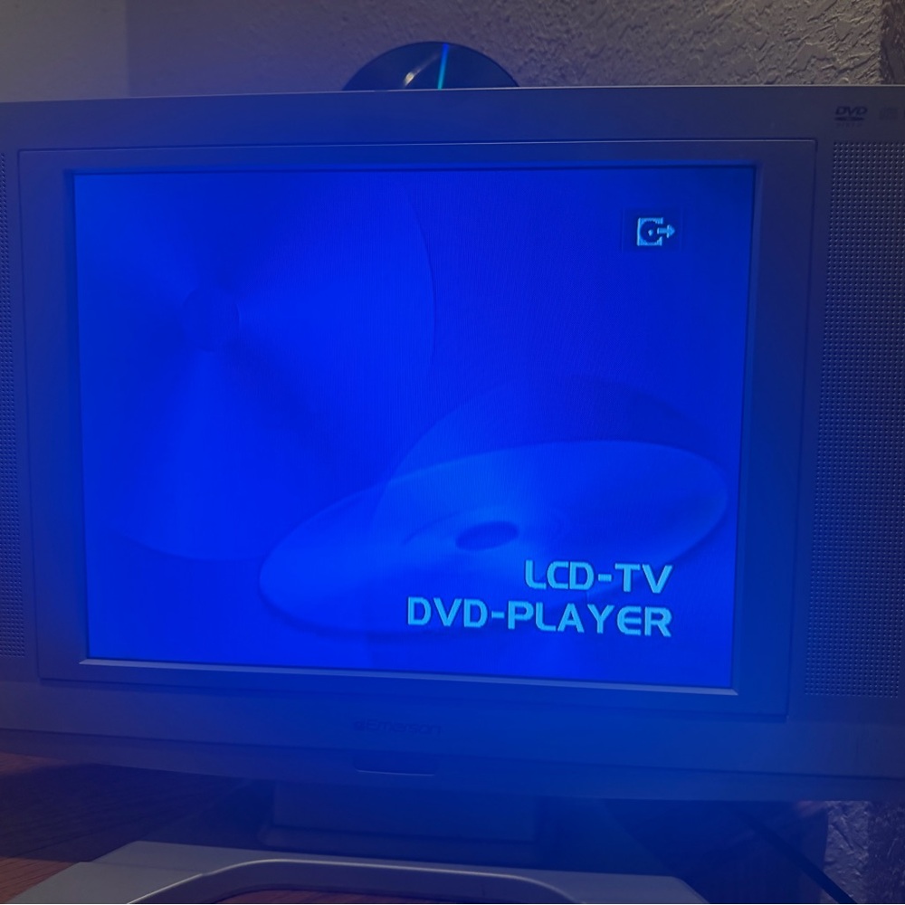 Emerson 20 Inch Icd tv dvd
Combination EWL15D6 TESTED and Disney DVDs